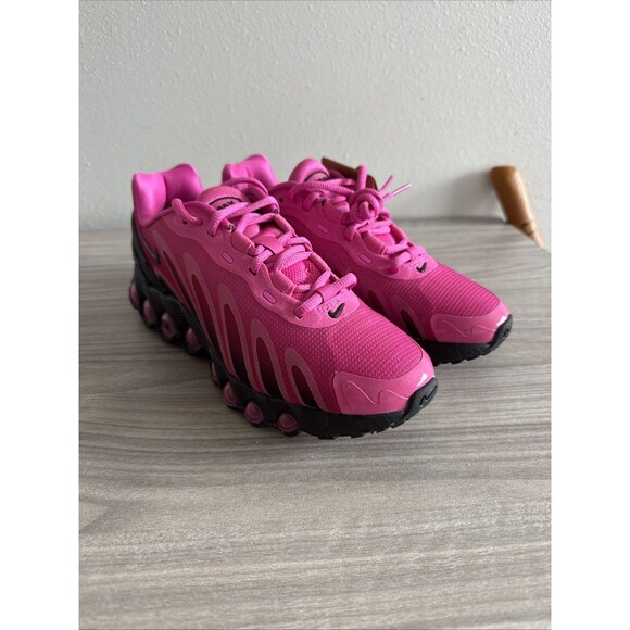 Nike Pink and Black Athletic Shoes - Picture 5 of 12